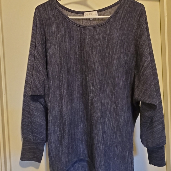Apricot Tops - Gently used Apricot casual top.